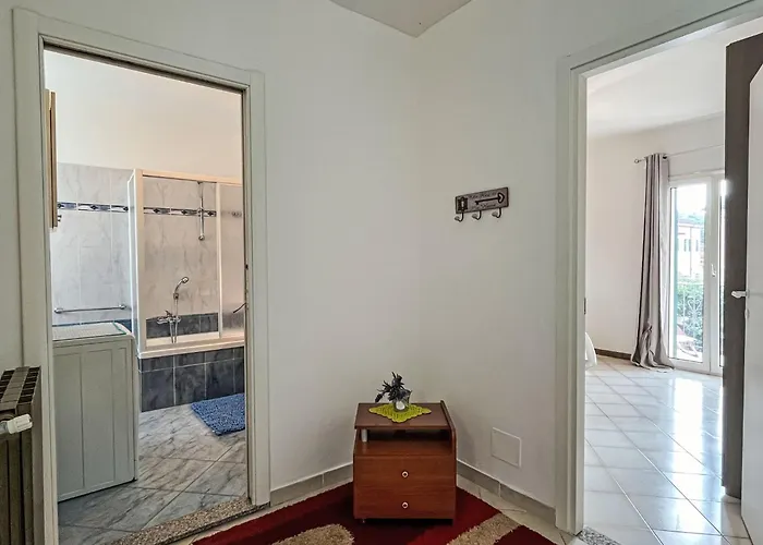 Tra Mare E Collina-1 By Interhome Lägenhet